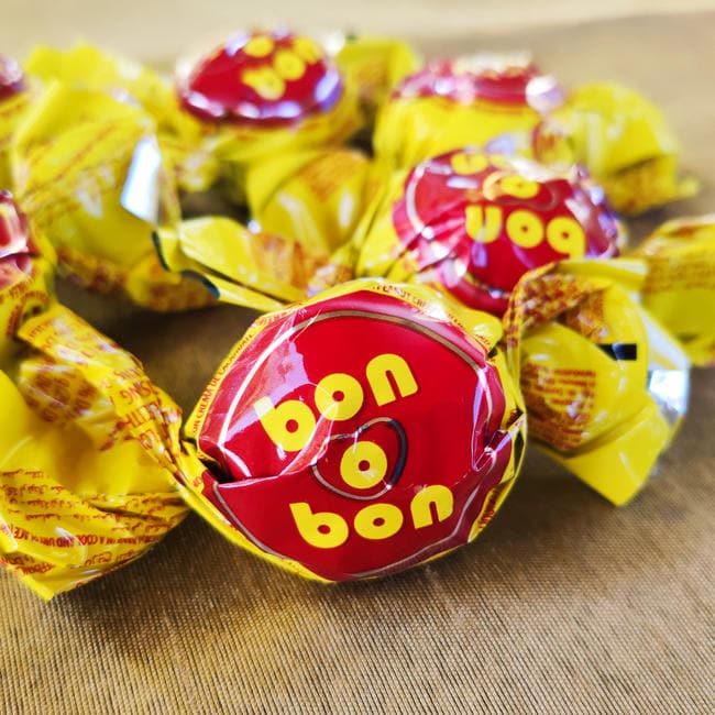 Chocolate BON O BON (bonobon). Chocolate negro o blanco. Paquete. 90g